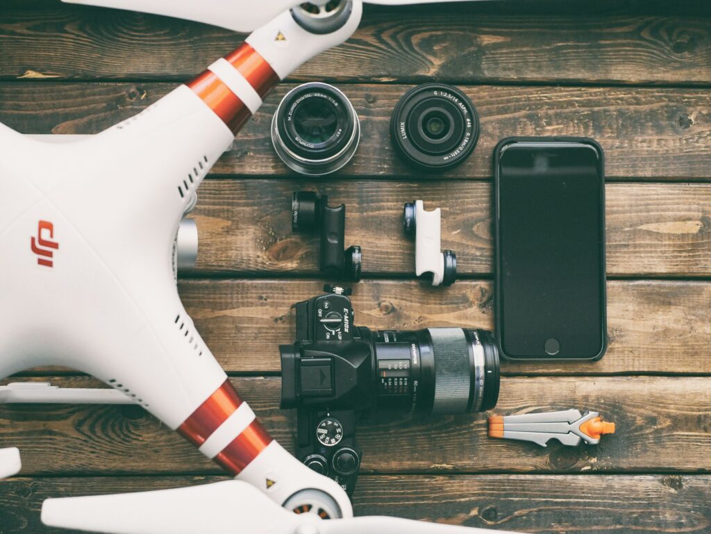 Drone, caméra et accessoires pour caméra et smartphone