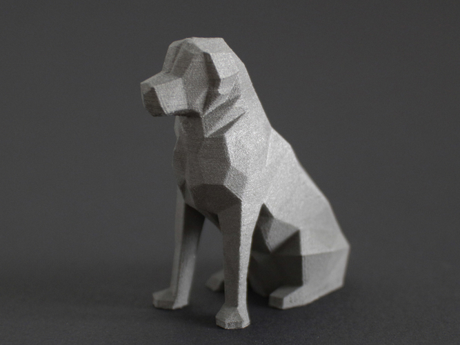 Modélisation 3D d'une figurine de chien (Golden Retriever) simplifiée en Low-Poly