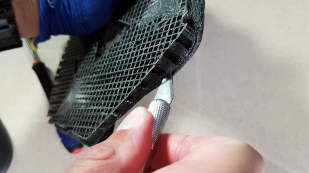 Retirer des supports d'impression 3D FDM à l'aide d'une lame de cutter chirurgicale